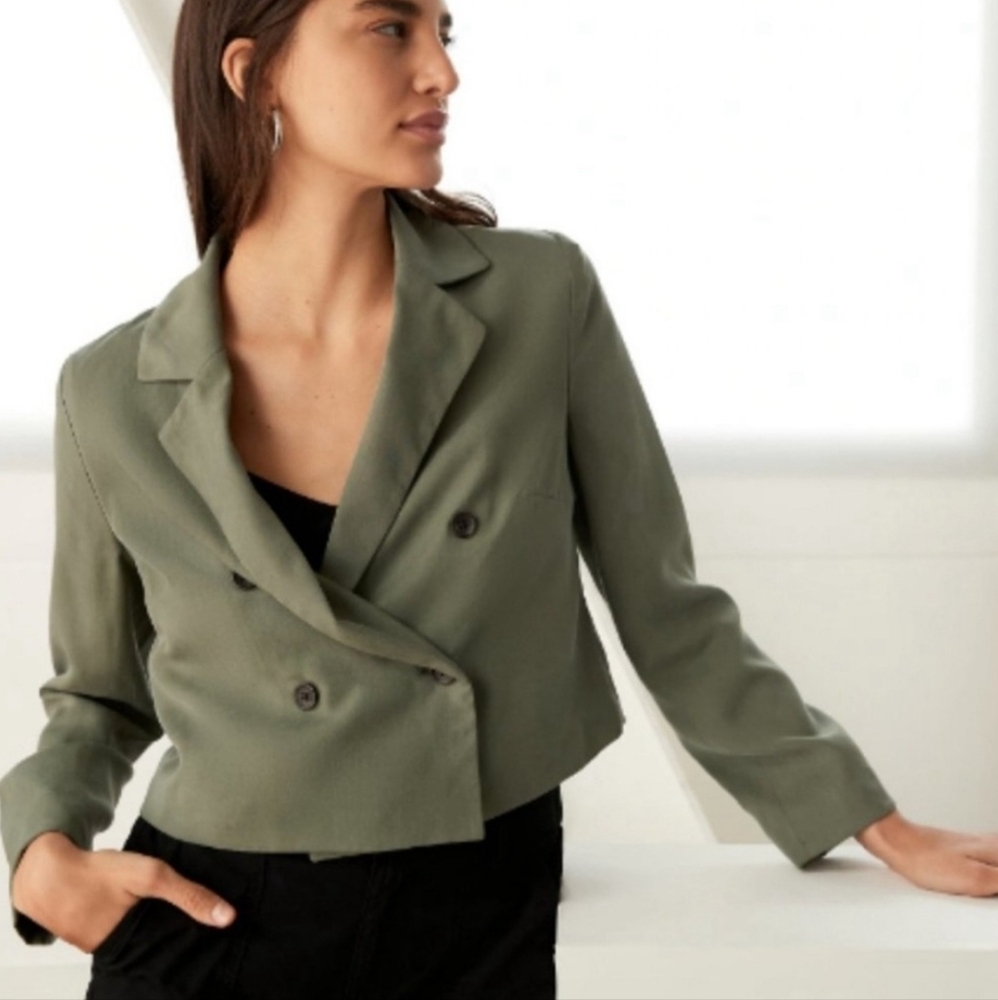 Banana Replublic Dpuble Breasted Cropped Blazer